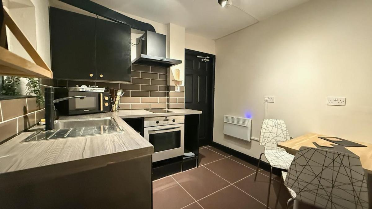 Cosy Studio Apt with Free Parking and Netflix - Ferienwohnung Wolverhampton