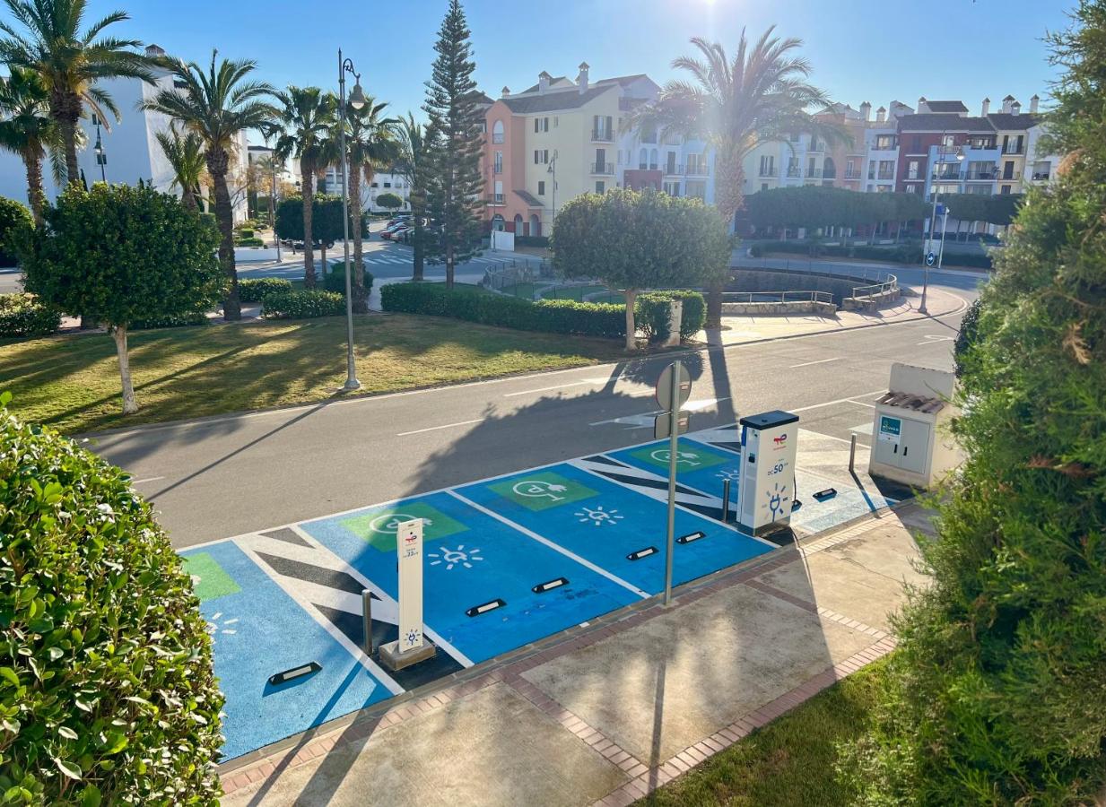 Renovated 2-Bed Apartment with Pool view - La Torre Golf Resort - Chambres d’hôtes Torre-Pacheco