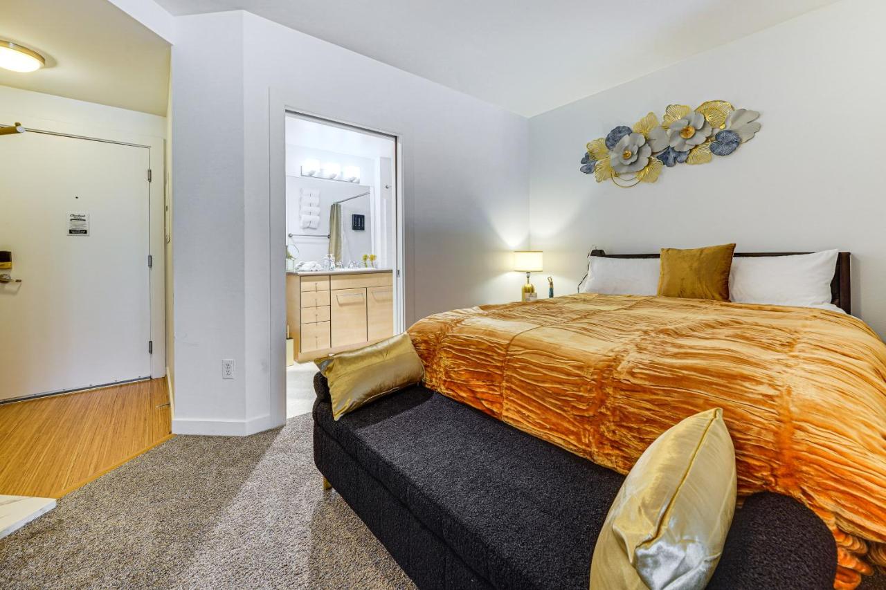 Garage Parking! Central Studio Near Cap Hill Fun - Bed and Breakfast Seattle