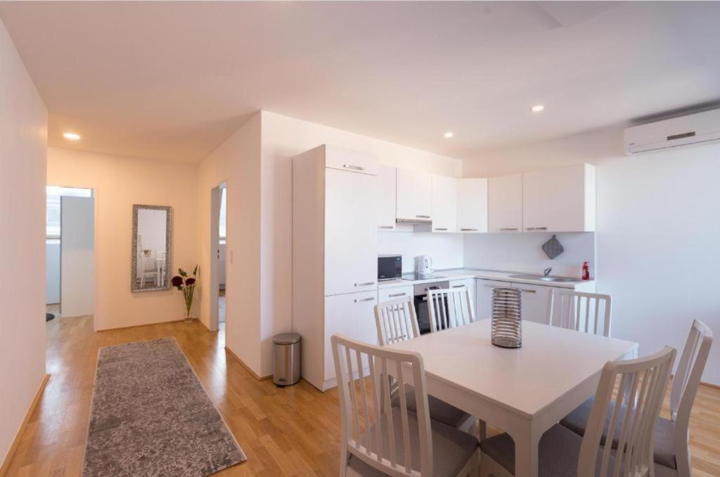 Apartamento de 1 dormitorio con balcón