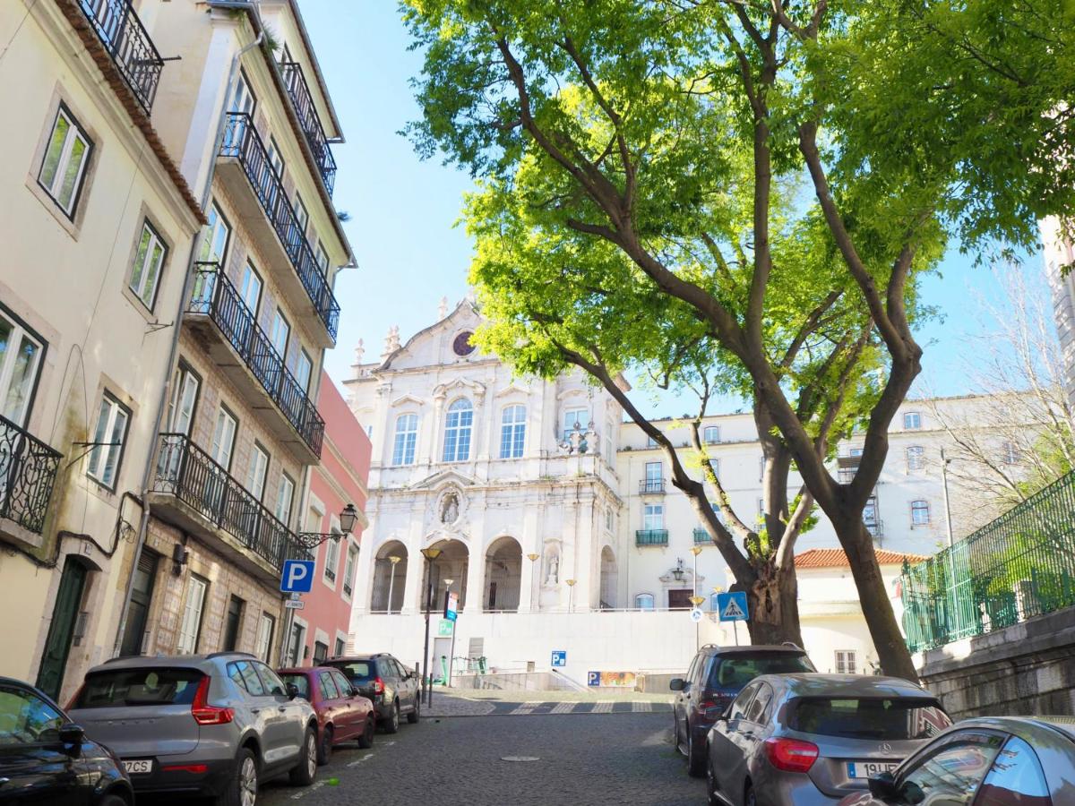 Chiado Local Artist Suites w Parking & EV - B&B Lisbon