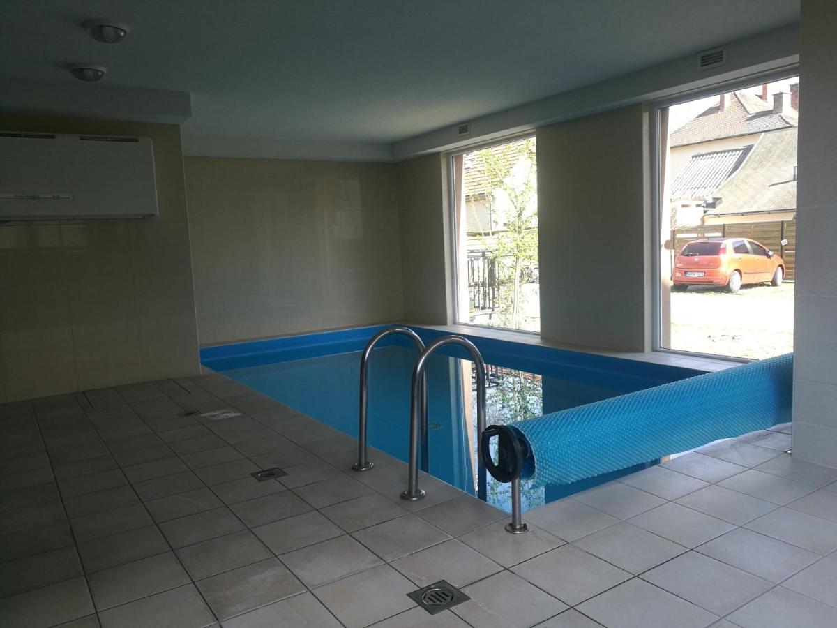 Oliva Wellness Apartman - Chambres d'hôtes Siófok