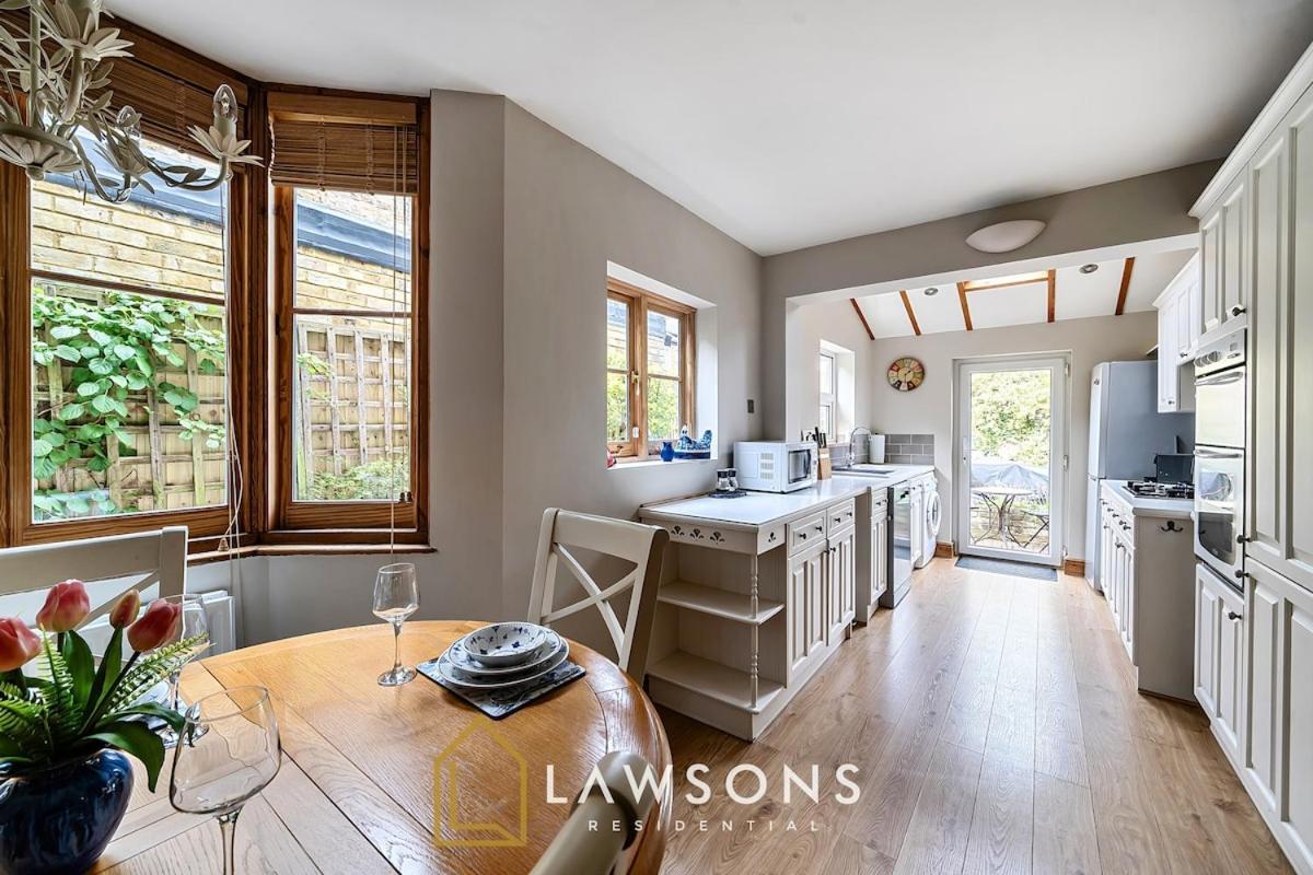 Spacious Windsor Stay with Garden, Free Parking - Bed and Breakfast Windsor