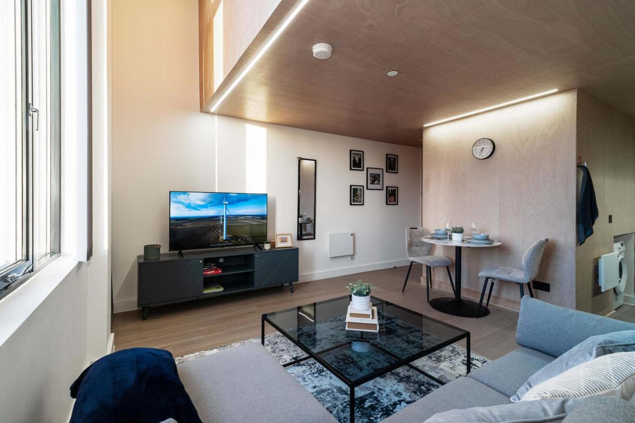 Stunning 2 BED Manchester Apartment w City Views - B&B Manchester