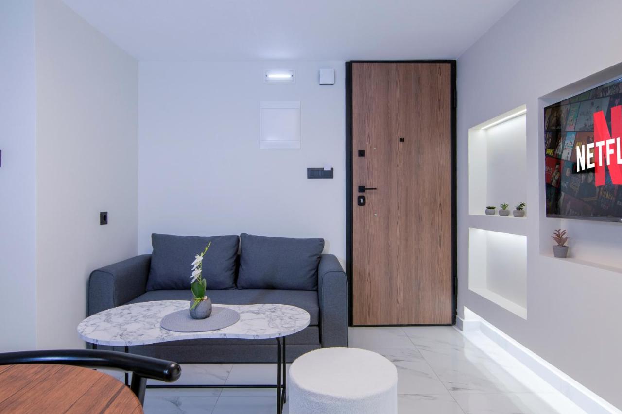 Peonia Apartment II Modern Stay with Balcony Near Old Town - B&B La Canea