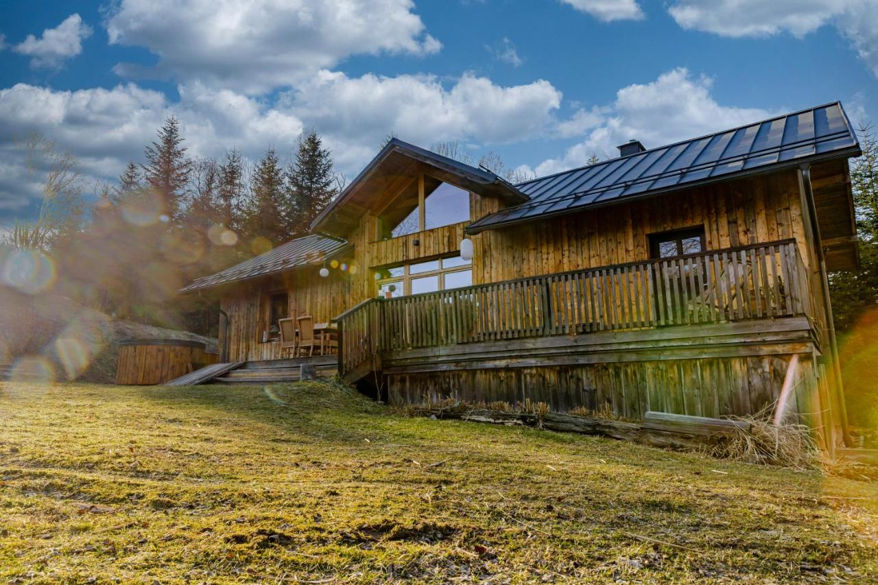 Lotna Pszczoła dom przy strumyku z balią pod gwiazdami - Bed and Breakfast Ropki