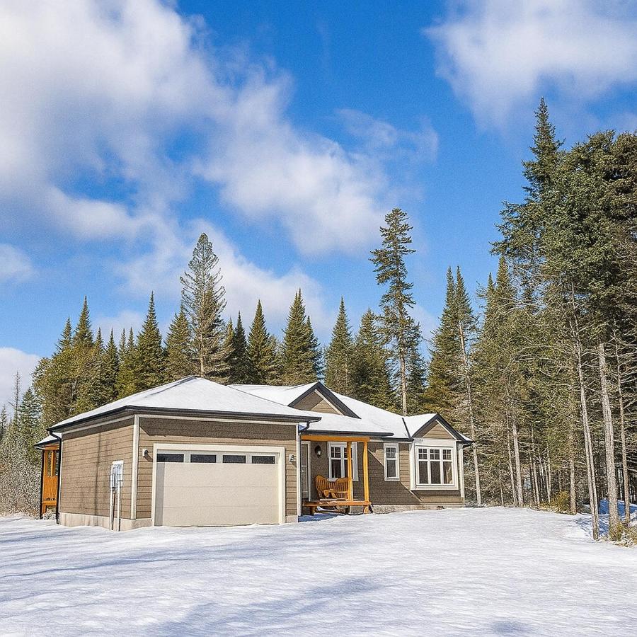 Muskoka Cottage Retreat with BBQ, Fire pit and Game Room Fun - Chambres d'hôtes Dwight