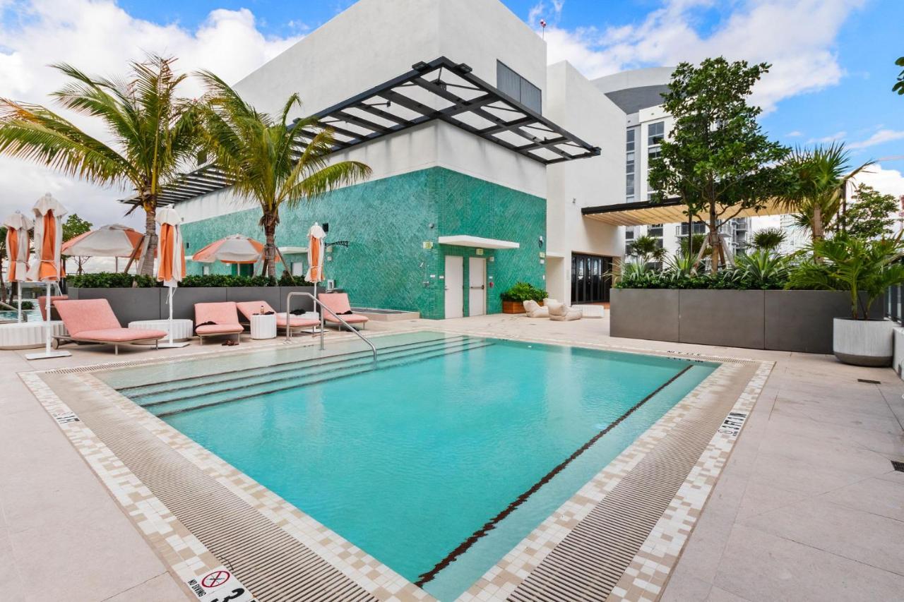 Sleek Downtown Apartment Rooftop Pool - B&B Miami