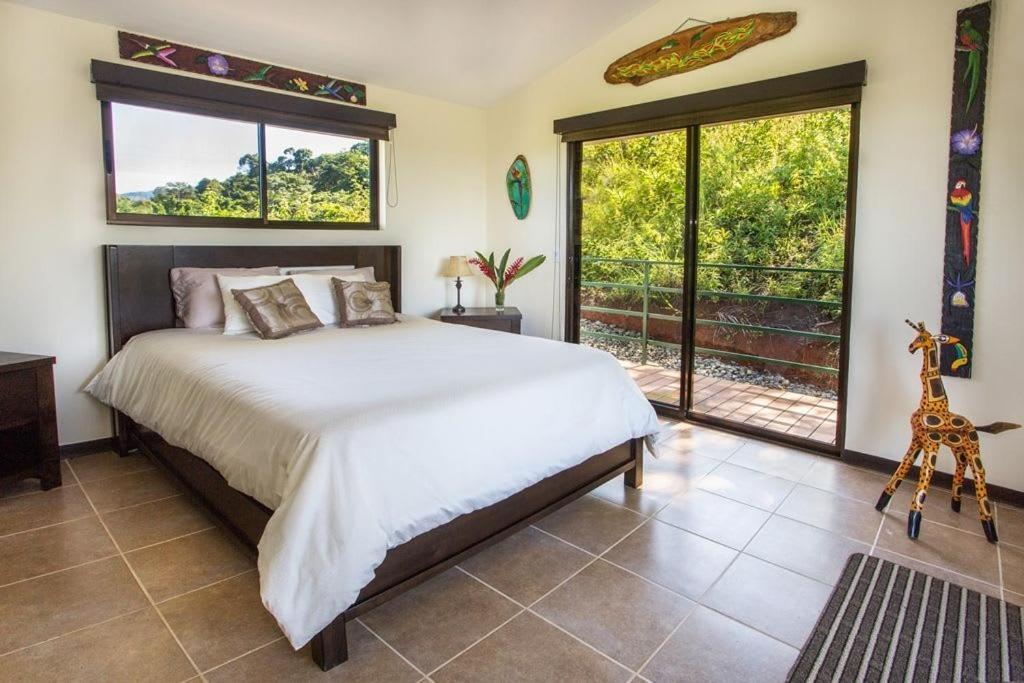 Villa Vista Hermosa - with breathtaking ocean view & WiFI - B&B Quepos