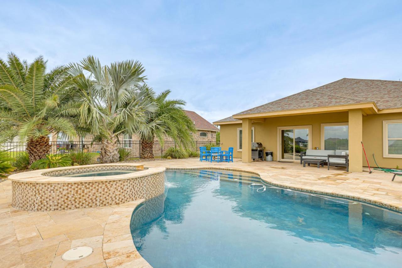Laguna Vista Resort-Style Home, Private Pool and Spa - Bed and Breakfast Laguna Vista