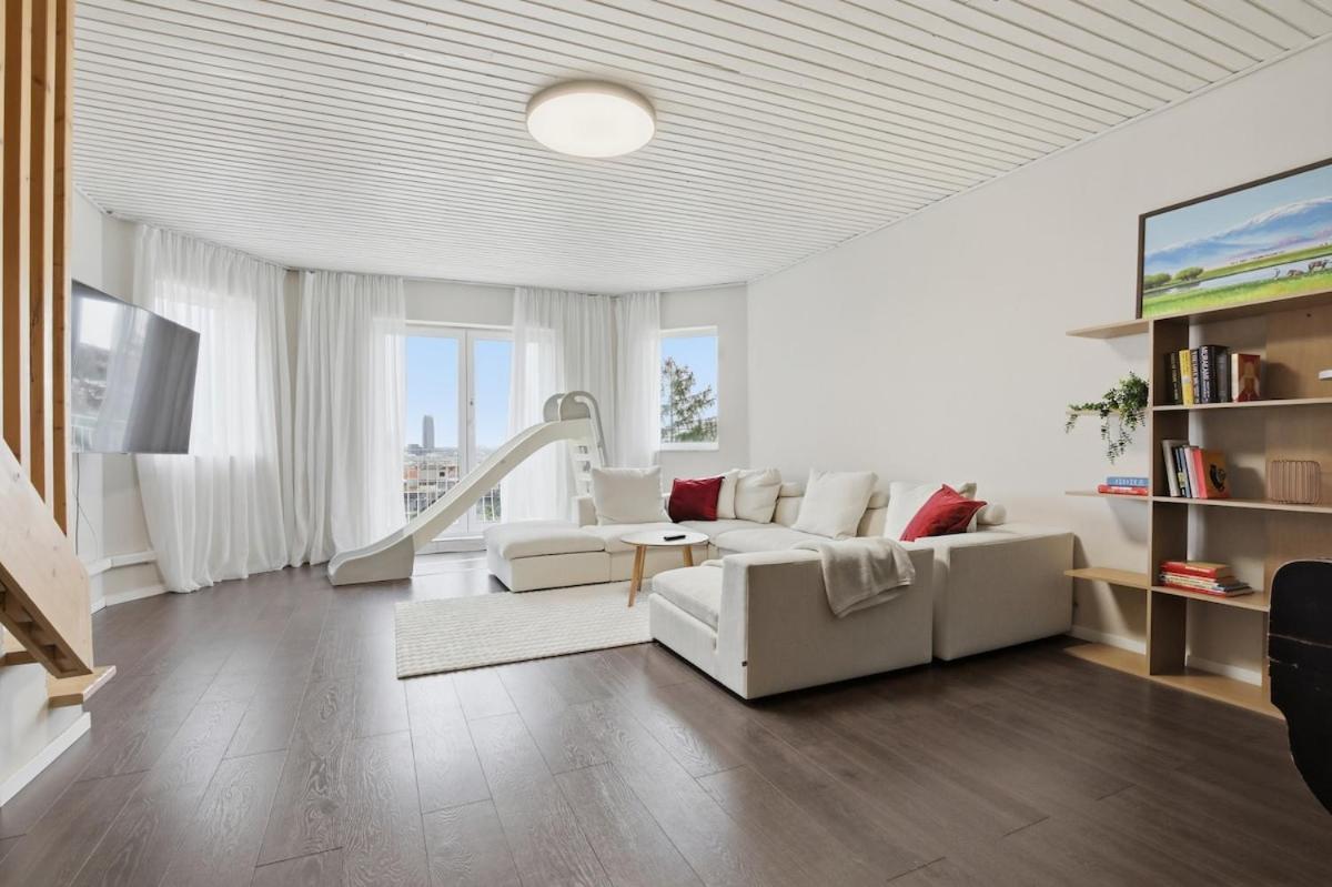 Castle View Rooftop Terrace Penthouse 5BR Old Town - B&B Bratislava
