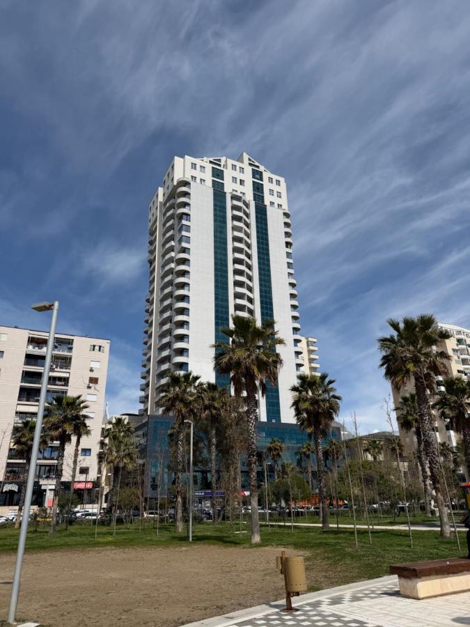 Modern SeaView 2 Bedroom Apartment by Moné Stays - Chambres d'hôtes Durrës