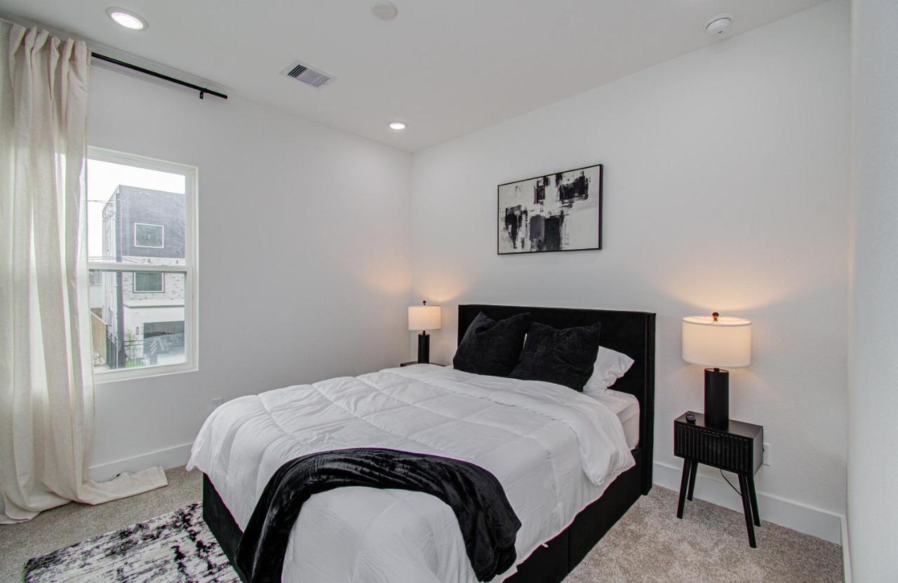 NEW Awesome 3 bed 3 bath townhome - B&B Houston