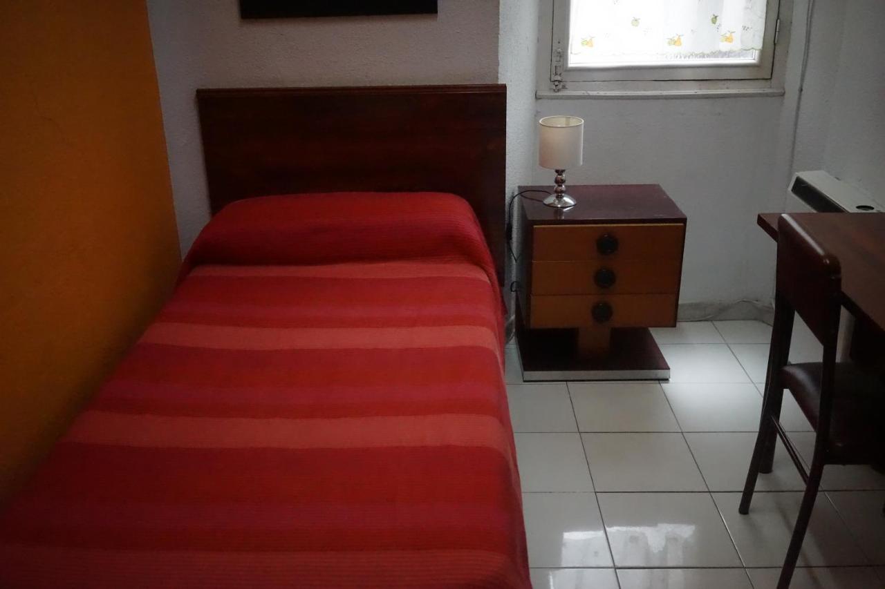 Single Room with Shared Bathroom