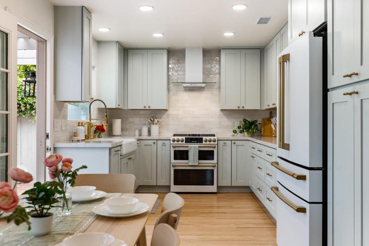 Newly Remodeled Coastal Cottage Steps to Beach - B&B San Diego