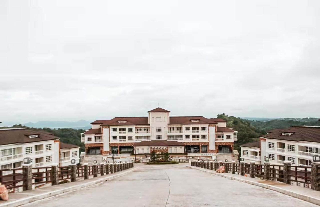 2Bedroom Suite Merlot Near Twinlakes Tagaytay - Bed and Breakfast Alfonso