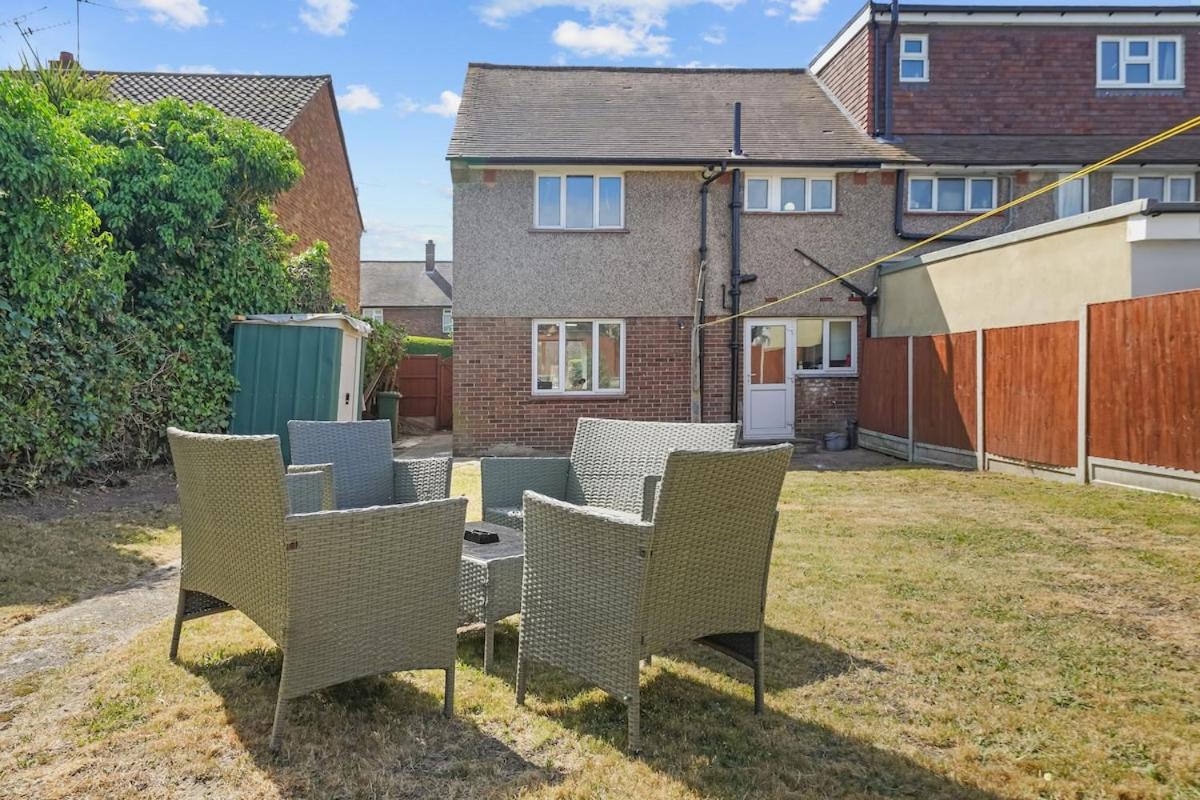 Spacious Garden Family House - Marks Gate - B&B Goodmayes