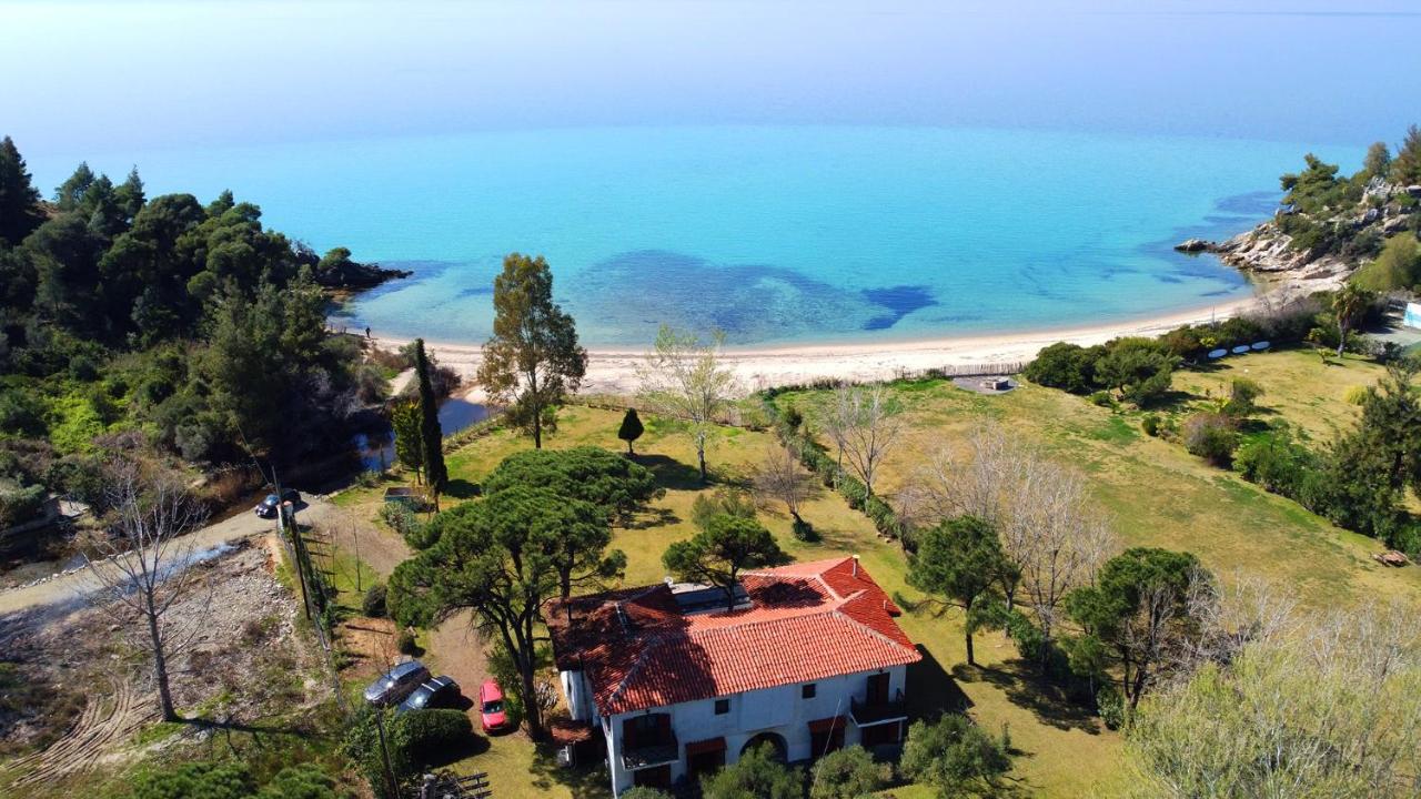 Hacienda Beachfront Villa, Spathies - Chambres d'hôtes Níkiti