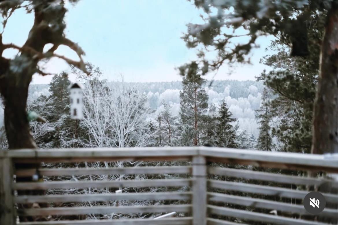 Wonderful view of the treetops next to the golf course, 4 bedrooms - B&B Jönåker