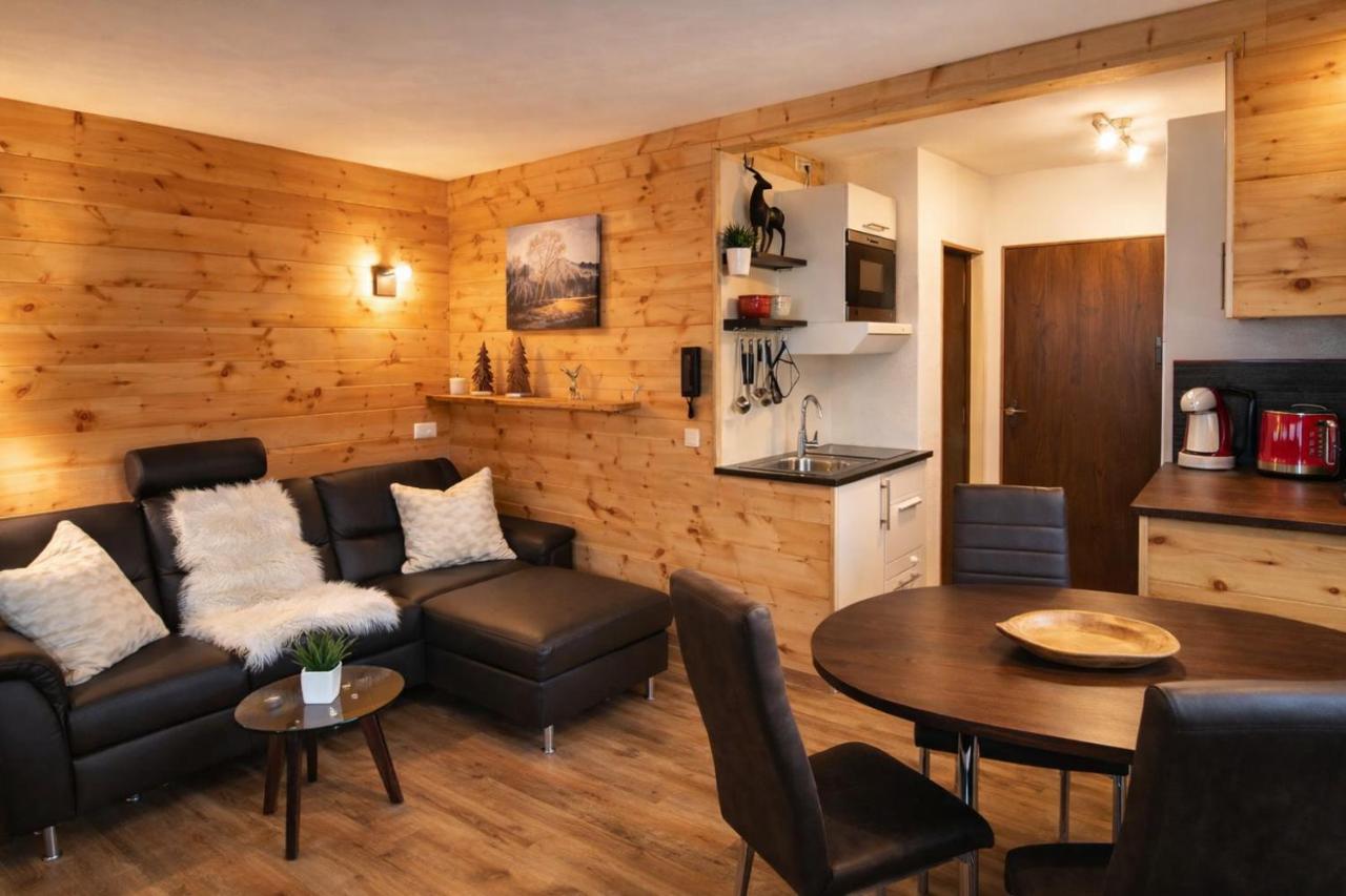 Ferienwohnung Zirbenstüberl mit Balkon & Chiemgau Karte - Ferienwohnung Inzell