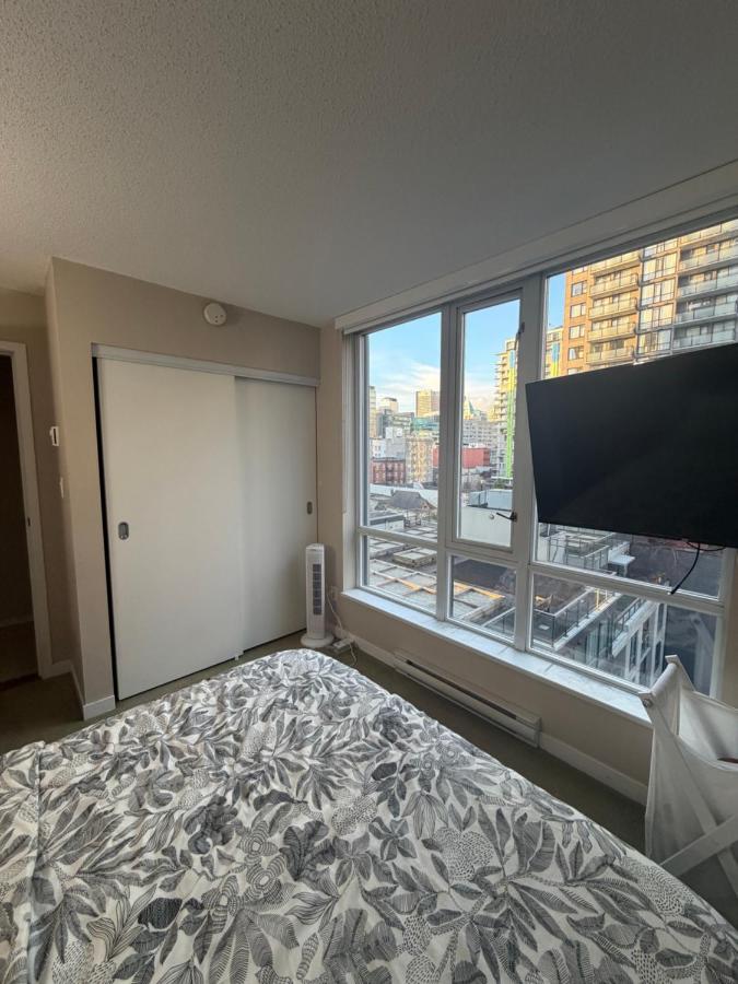 Private room Vancouver Downtown with city views with shared bathroom - Bed and Breakfast Vancouver