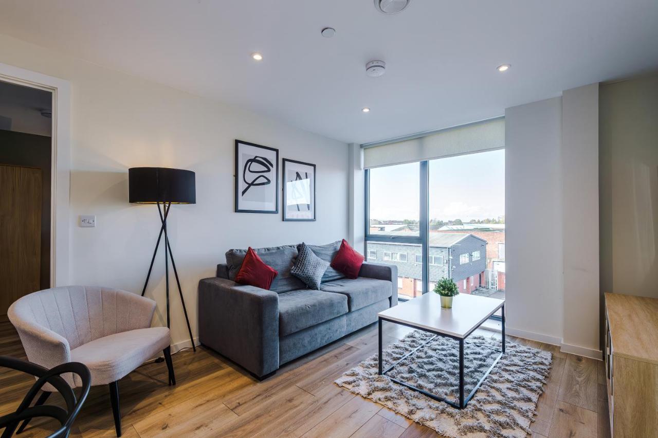 Modern 2BR 2BA - Parking - Easy Access to the City - B&B Liverpool
