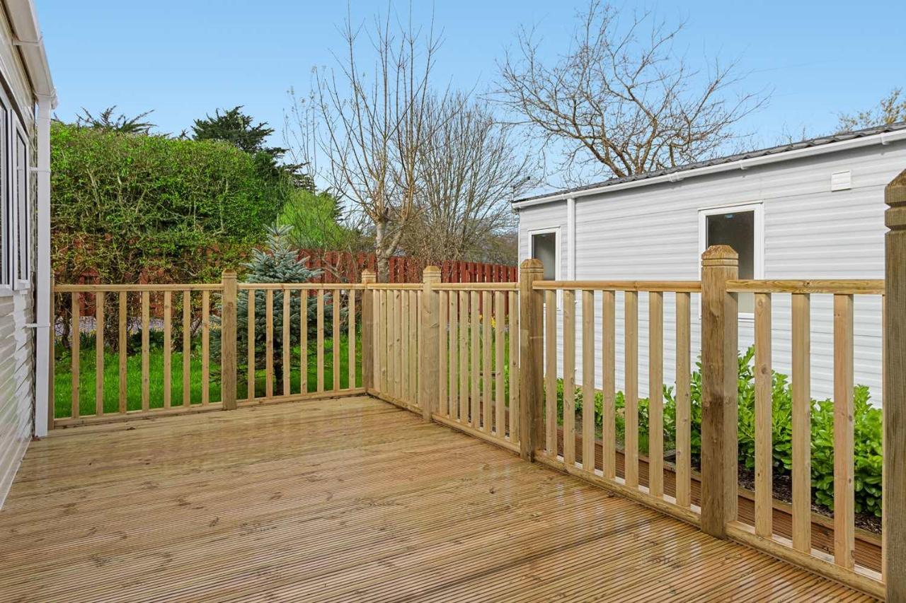 Woodleigh Country Lodge - Fishing Lakes, Heated Outdoor Swimming Pool 500yrds on Sister Park , Pool Open May to September - B&B Cheriton Bishop