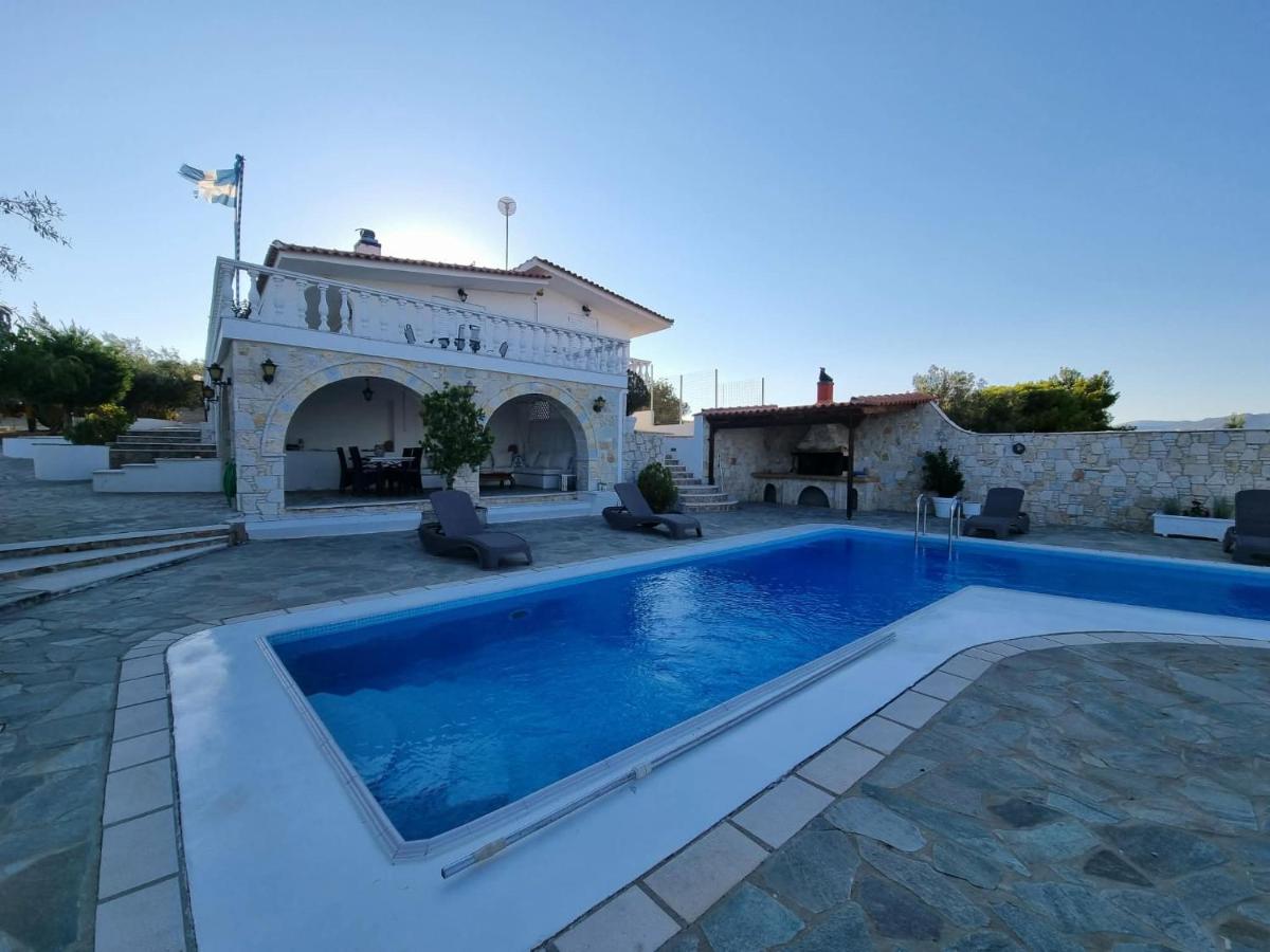 Mediterranean Villa Megara - B&B Megara