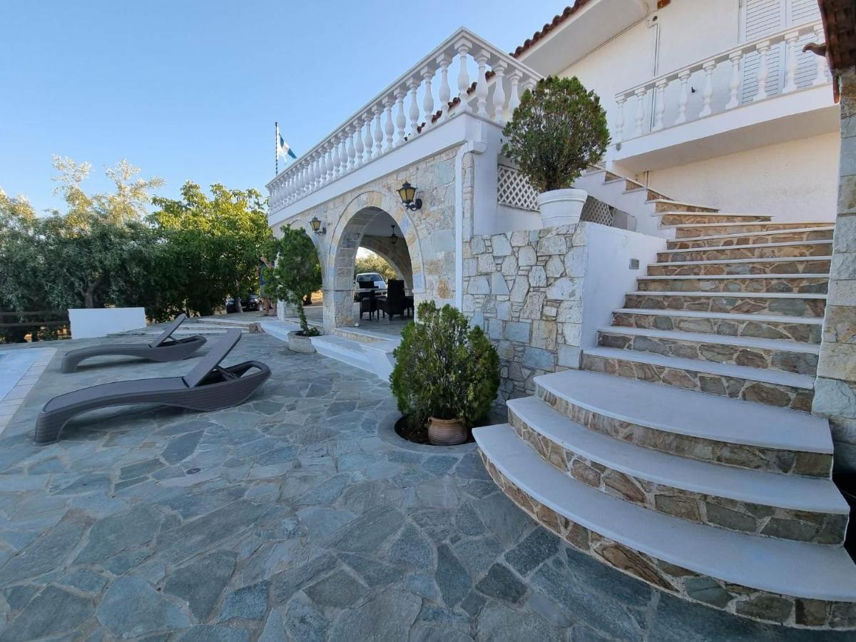 Mediterranean Villa Megara - B&B Megara