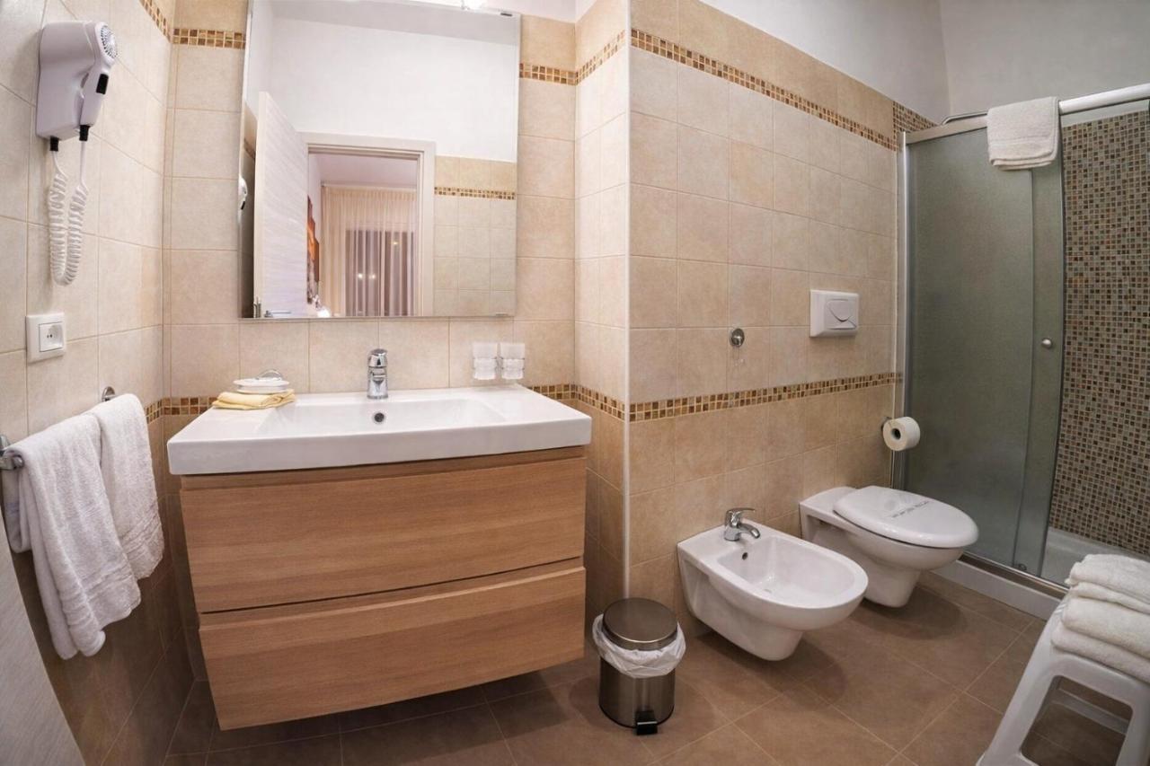 Habitación Triple con vistas al jardín