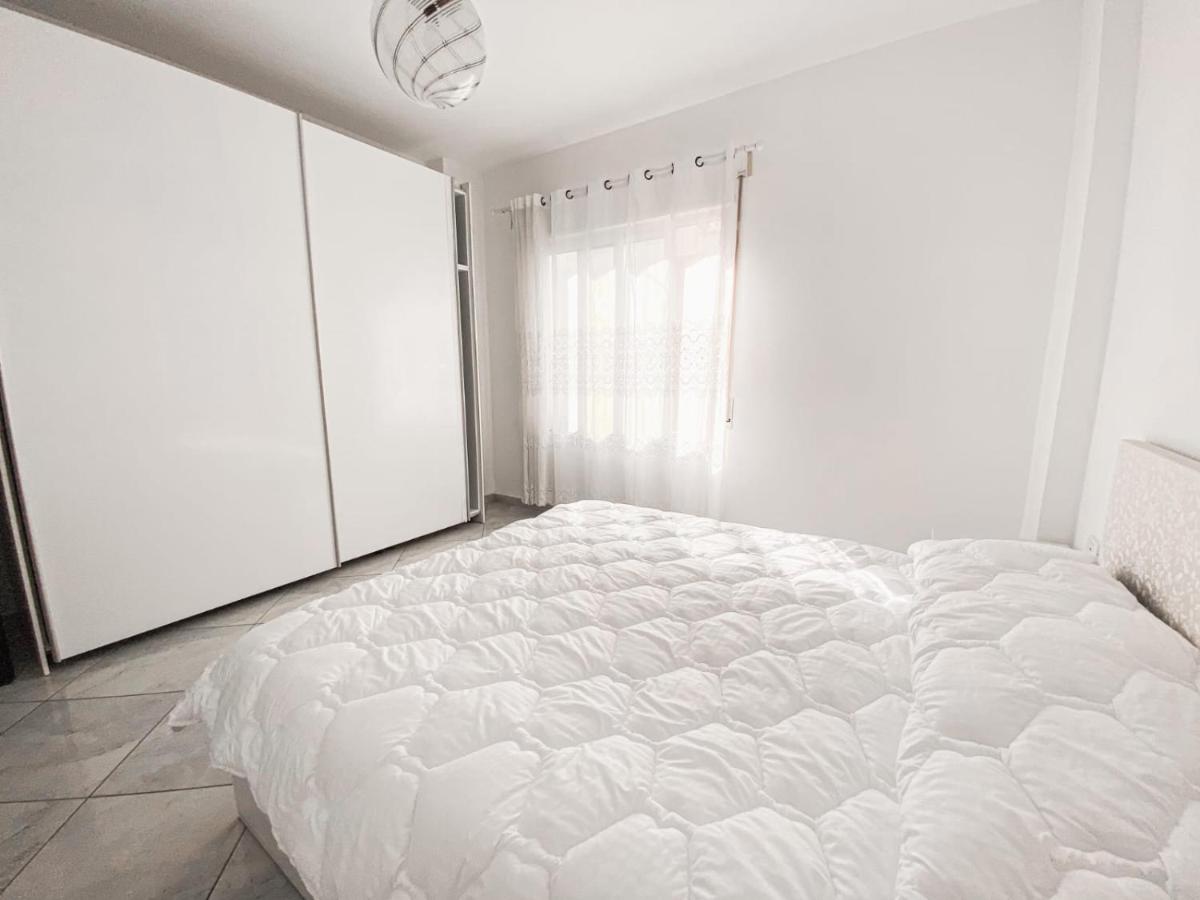 Durrës Seaview Promenade Apartment - B&B Durazzo