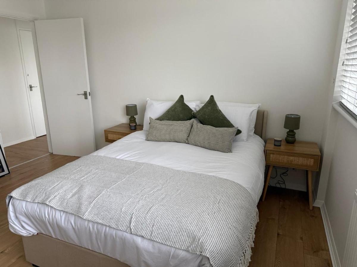 Modern Gem with Parking Walk to City Centre - B&B Canterbury