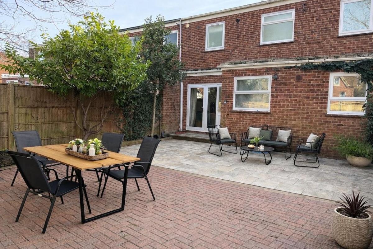 Modern Gem with Parking Walk to City Centre - B&B Canterbury