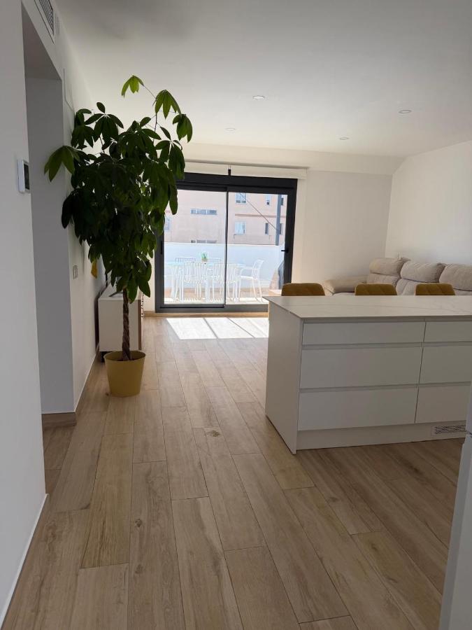 Luxury 3-Bedroom Penthouse with Private Pool, Terrace & Parking los Boliches, Fuengirola - Chambres d'hôtes Fuengirola
