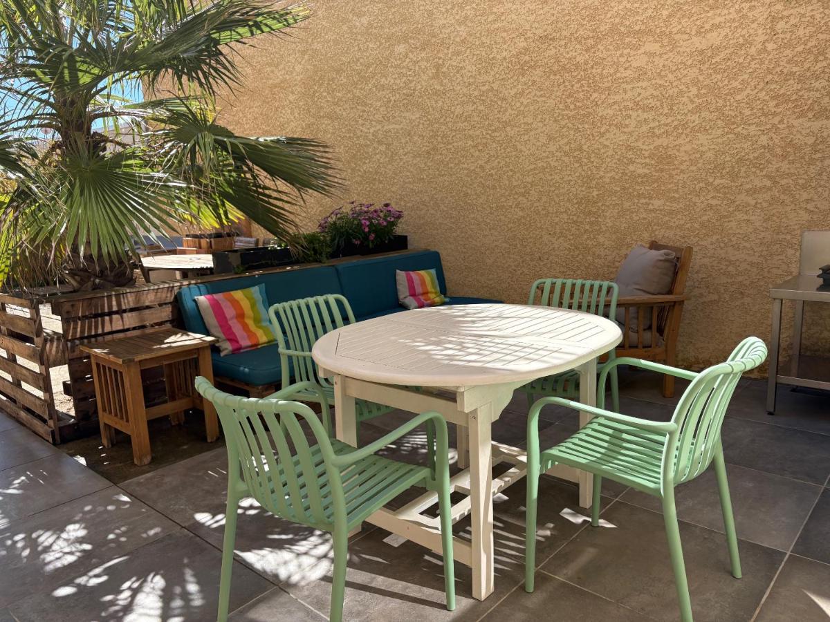 Logement spacieux au calme - Plage des Chalets - B&B Gruissan