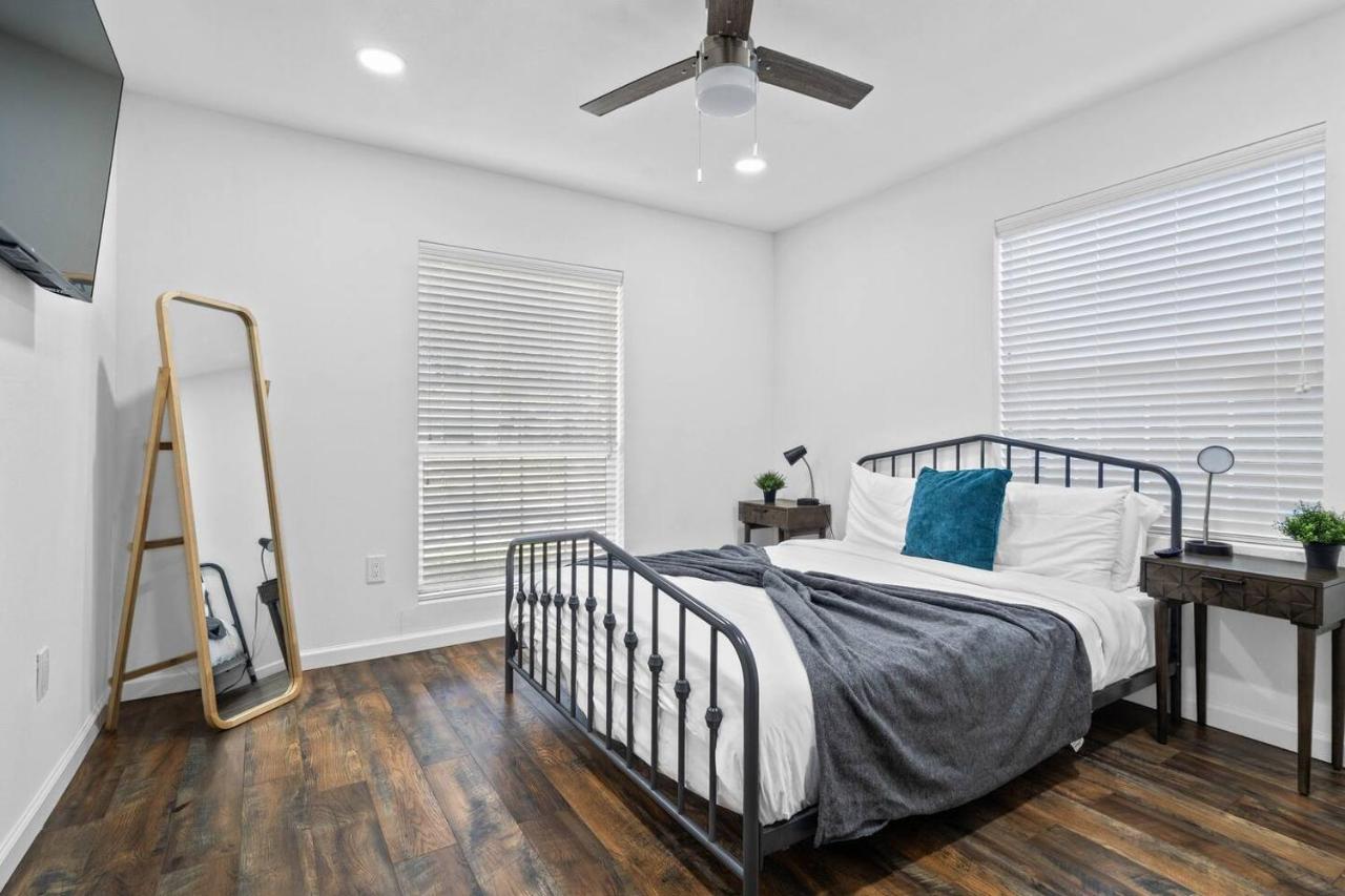 10 min to NRG Stadium, TMC | Modern Stay Sleeps 8 - Ferienwohnung Houston