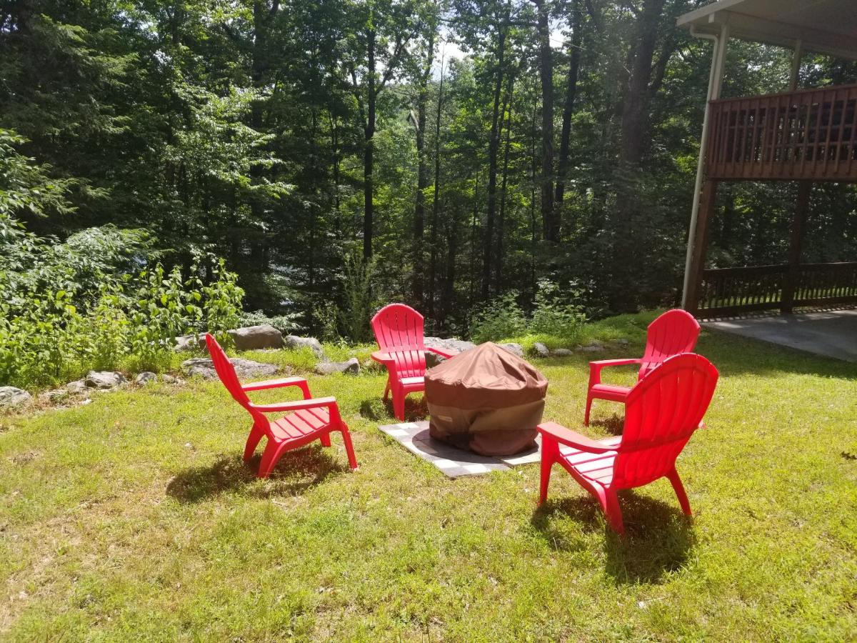 Lake Wallenpaupack 4 bedroom lakefront house with dock - Ferienwohnung Greentown