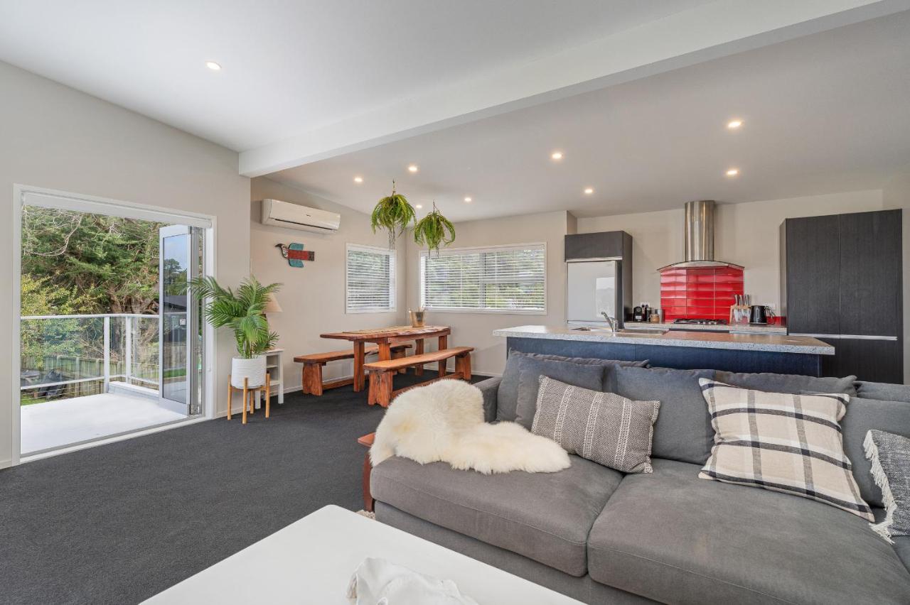 Wharf Landing - Harbour View with Sunny Balcony, Walk to Town - Chambres d'hôtes Coromandel