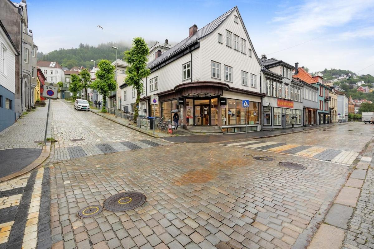 Premium 4BR Apartment steps from Bryggen - B&B Bergen