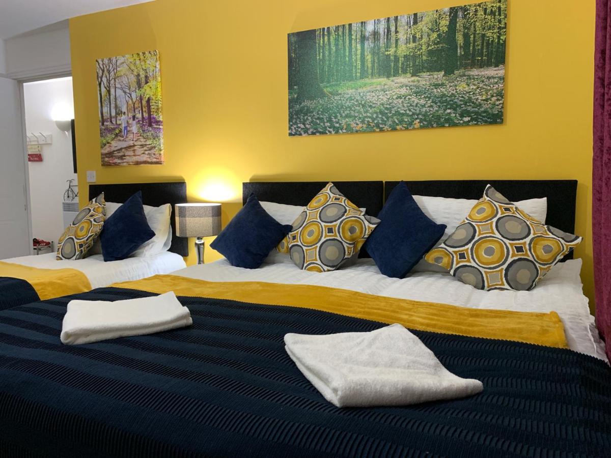 2 Bedrooms Modern Apartment, Lounge, Full Kitchen, Balcony, 5 minutes Stratford Station - Ferienwohnung London