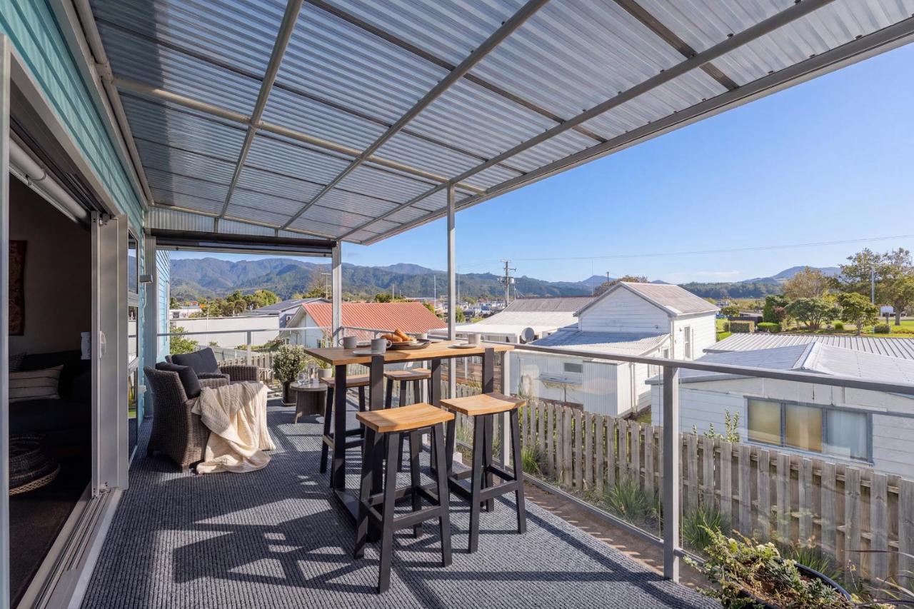 Wharf Landing - Harbour View with Sunny Balcony, Walk to Town - Bed and Breakfast Coromandel