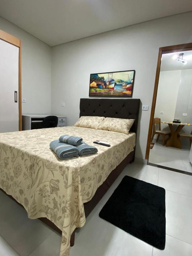 Apartamento compacto de 1 quarto com suíte - Chambres d'hôtes Maringá