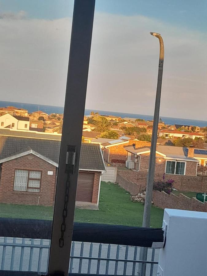 Supakim white house Bluewaterbay