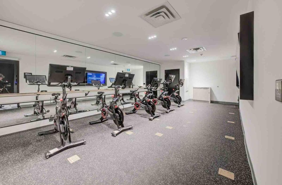 Modern and Cozy in Central KW with Gym - B&B Kitchener