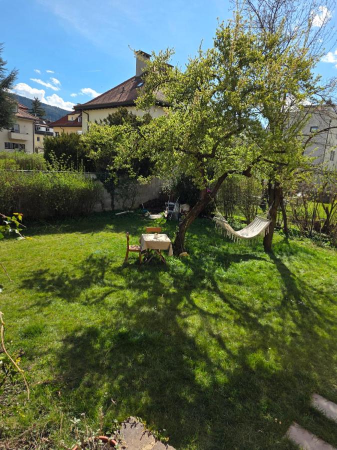 Giant Private Garden & Spacious Flat in Innsbruck - B&B Innsbruck