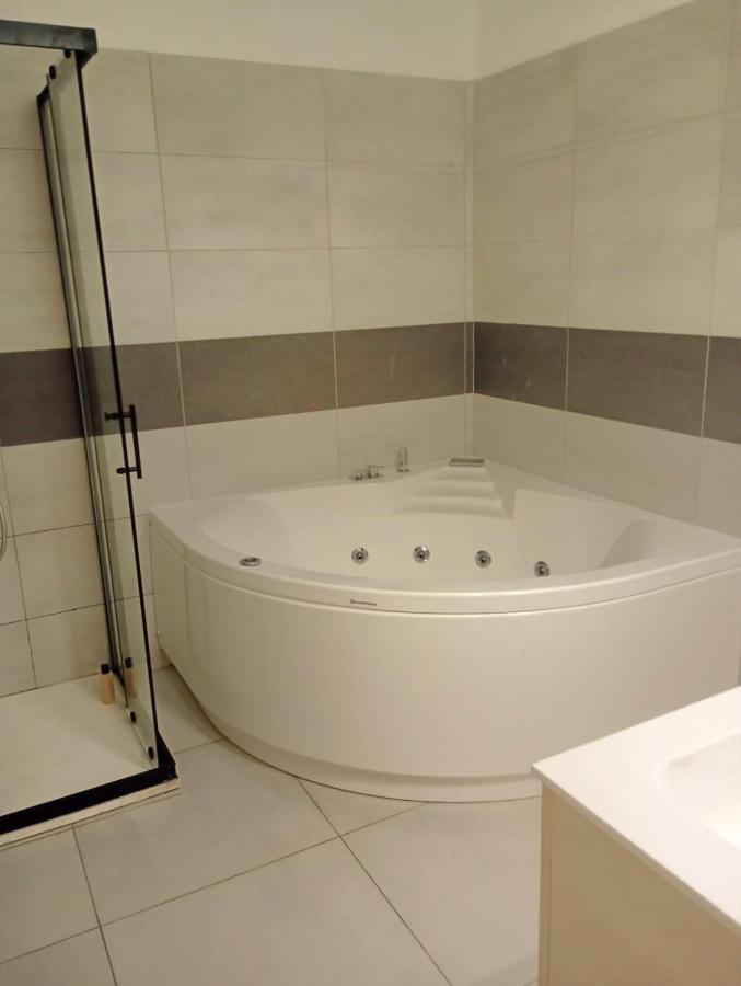Domus cinque - B&B Borghetto Santo Spirito