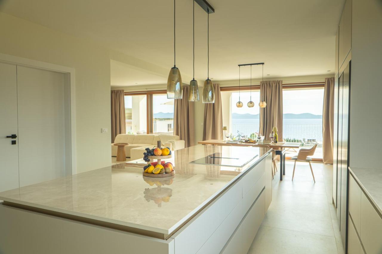 Kožino Bay Lodge - Brand New Seaside Apartments, Heated Pool - Chambres d'hôtes Kožino