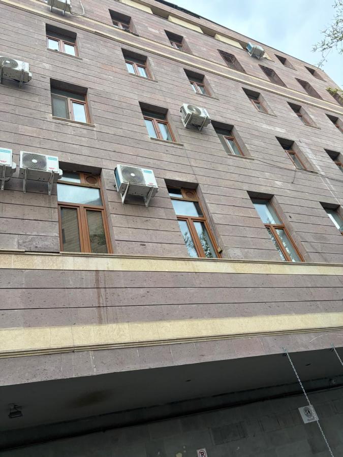 Luxury apartment on Abovyan street near Republic Square - Chambres d'hôtes Erevan