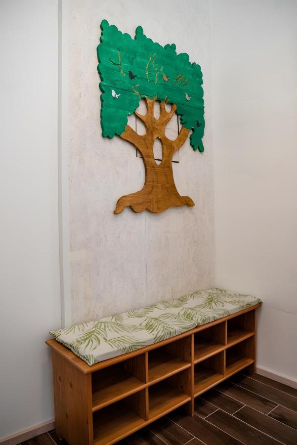 Wooden bench with green leaf-patterned cushion sits at dog-friendly Ferienwohnungen Bär in Großräschen.