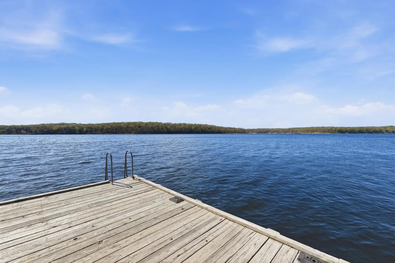 Quail Cove 8 - Lakefront Studio Boat Slip - B&B Shell Knob